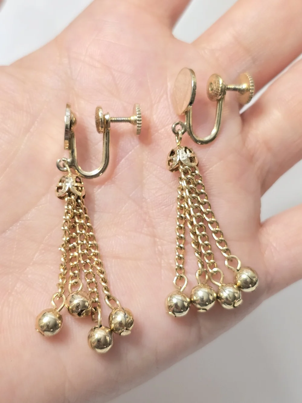 Vintage Gold-tone Tassel Screw-back Mechanism Earrings - Elegant Dangle